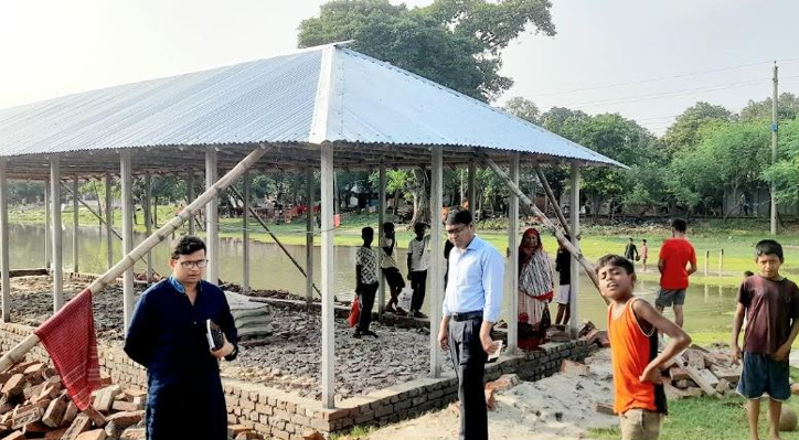 কুষ্টিয়ায় রেলওয়ের সরকারী জমিতে আ. লীগ নেতার ঘর