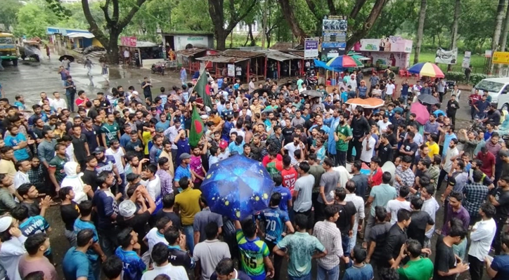 আবারো ইবি শিক্ষার্থীদের মহাসড়ক অবরোধ