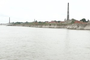 কুষ্টিয়ায় পদ্মা-গড়াই নদীর তীব্র ভাঙনে দিশেহারা নদী তীরবর্তী মানুষ