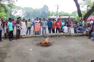 ইবি’র শিক্ষার্থীদের মহাসড়ক অবরোধ