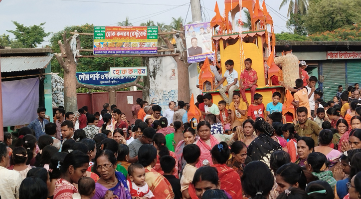 কুমারখালীতে উৎসবমুখর পরিবেশে রথযাত্রা অনুষ্ঠিত