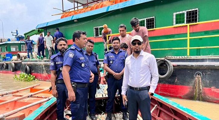ভেড়ামারায় পদ্মা নদীতে পুলিশ ও নৌ পুলিশের যৌথ অভিযান 