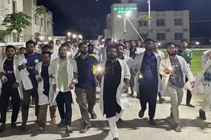 কুষ্টিয়া মেডিক্যাল কলেজের শিক্ষার্থীদের ক্যাম্পাসে বিক্ষোভ
