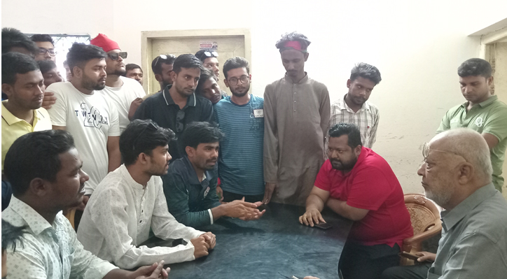 দৌলতপুরে সকল প্রকার সহিংসতা বন্ধে বিএনপি নেতার ছাত্রদের সাথে মতবিনিময় 