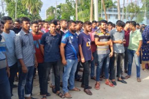 ১১দফা দাবি বাস্তবায়নে কুষ্টিয়া জেলা পুলিশ সদস্যদের বিক্ষোভ