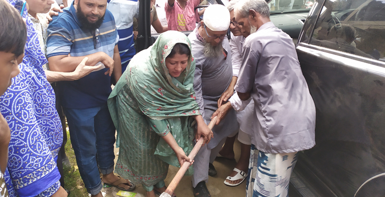 কুষ্টিয়া পৌরসভার তিনটি রাস্তার নির্মাণ কাজের শুভ উদ্বোধন