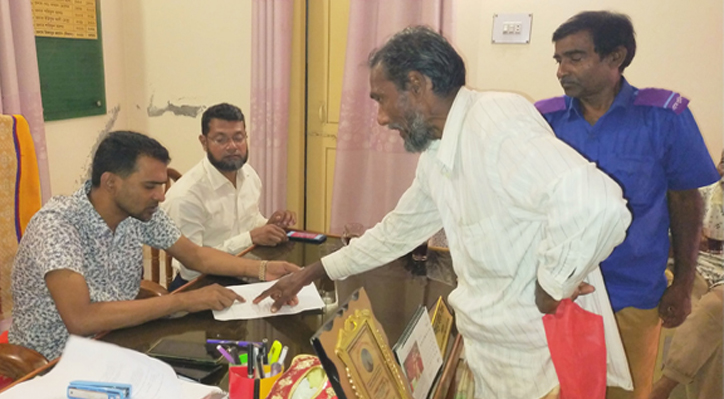 কুমারখালীতে শঙ্কা নিয়ে ইউনিয়ন পরিষদে চেয়ারম্যান, অনুপস্থিত মেয়র