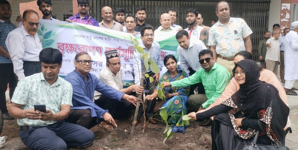 উষ্ণায়ন রুখতে কুষ্টিয়া সরকারী কলেজের বৃক্ষরোপন 4 173868000167a226c1b56f3 উষ্ণায়ন রুখতে কুষ্টিয়া সরকারী কলেজের বৃক্ষরোপন