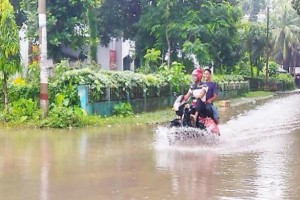 ইবিতে জলাবদ্ধতার ফলে ভোগান্তিতে পড়েছেন শিক্ষার্থীরা