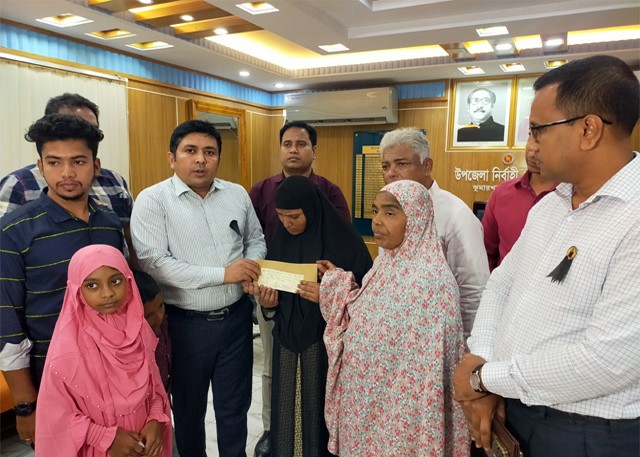 সরকারি সুযোগ – সুবিধায় অগ্রাধিকার পাবেন নিহতের স্বজনরা ঃ ডিসি