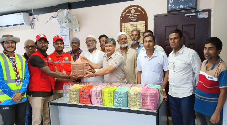 স্বেচ্ছাসেবীদের দুপুরের খাবার সরবরাহ করলো বাস মালিক গ্রুপ