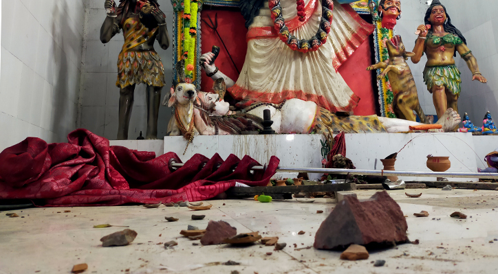 কুমারখালীতে মন্দিরে চুরি ও ইট পাটকেল নিক্ষেপের অভিযোগ