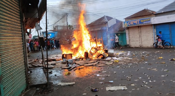 কুমারখালীতে মাঠে নেই আ’লীগ নেতারা, বাড়িঘরে হামলা-ভাঙচুর-অগ্নিসংযোগ