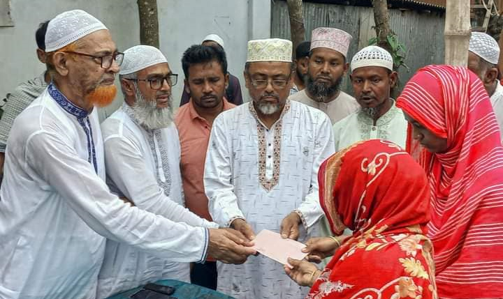 কুমারখালীর পাঁচ শহীদ পরিবারকে আর্থিক সহায়তা