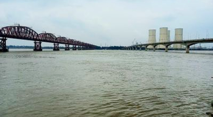 হার্ডিঞ্জ ব্রীজ পয়েন্টে বিপদসীমার ১৮২ সেন্টিমিটার নীচ দিয়ে পানি প্রবাহিত হচ্ছে 