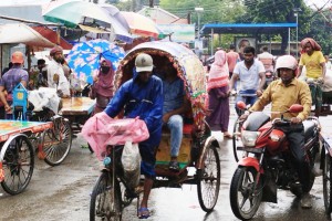 কুমারখালীতে ভারি বৃষ্টিপাতে খেটে খাওয়া মানুষ বিপাকে