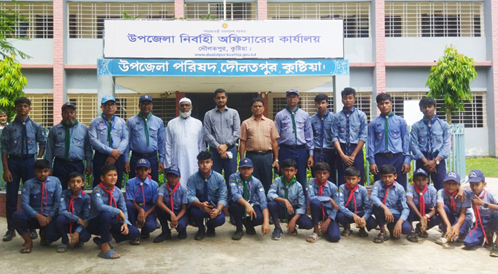 দৌলতপুরে পরিস্কার পরিছন্নতা অভিযানে স্কাউট শিক্ষার্থীরা