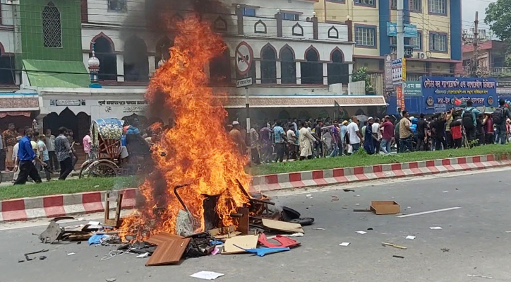 কুষ্টিয়ায় হামলা দৌলতপুরের সহস্রাধিক জামায়াত বিএনপি’র কর্মী সমর্থকের অংশ গ্রহণ