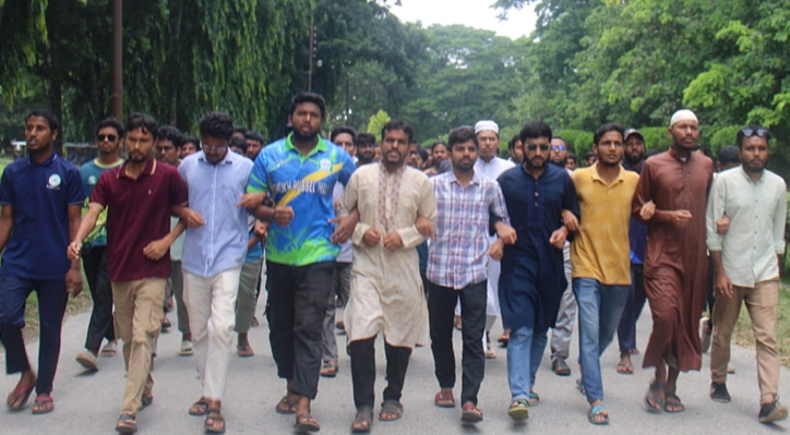 রেজিস্ট্যান্স উইকে ৪ দফা দাবিতে ইবিতে বিক্ষোভ 