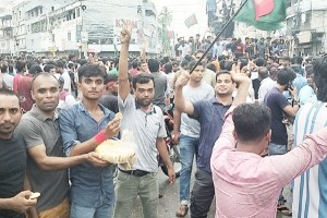 হাসিনার পতনে কুষ্টিয়ায় বিজয় মিছিল, মিষ্টি বিতরণ 