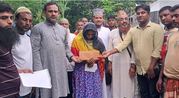 কুমারখালী ও খোকসার তিন শহীদ পরিবারকে আর্থিক সহায়তা 