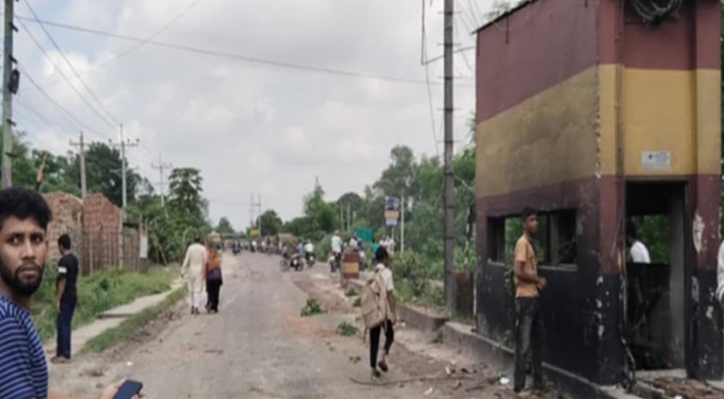কুমারখালীর সৈয়দ মাসুদ রুমী সেতুর টোলপ্লাজায় হামলা
