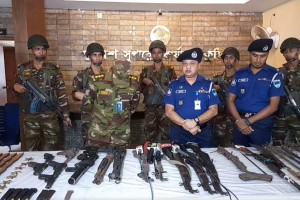 কুষ্টিয়ায় থানা থেকে খোয়া যাওয়া পুলিশের ৩৫ অস্ত্র উদ্ধার