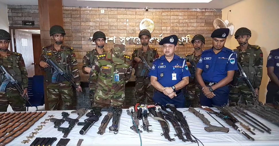 কুষ্টিয়ায় থানা থেকে খোয়া যাওয়া পুলিশের ৩৫ অস্ত্র উদ্ধার