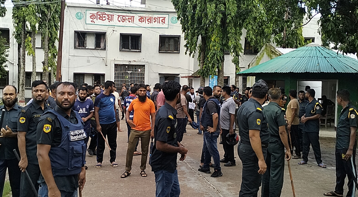 কুষ্টিয়ায় কারাগারের গেট ভেঙে ১‘শ ৫ কয়েদি পলাতক