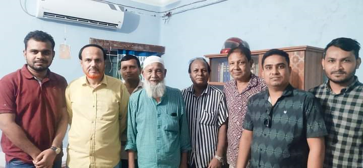 আলহাজ্ব আব্দুল হক’র সাথে আমলা-সদরপুর স্কলারশিপ ওয়েলফেয়ার ফাউন্ডেশনের নেতৃবৃন্দ’র মতবিনিময় 