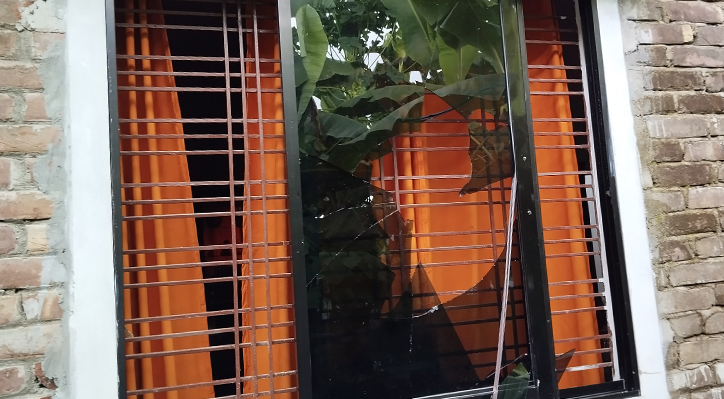 কুমারখালীতে পূর্ব শত্রুতার জেরে বাড়িতে হামলা-ভাংচুর
