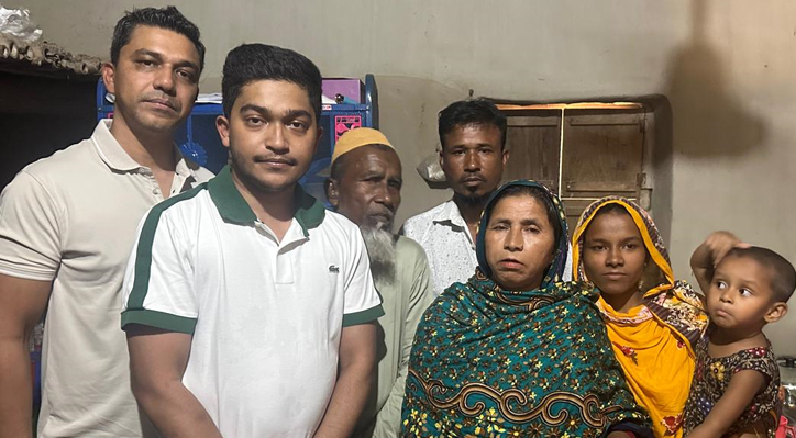 রোকেয়া বিশ্ববিদ্যালয়ের শিক্ষার্থ শহীদ আবু সাঈদের পরিবারের পাশে শাওন ও ইমরান