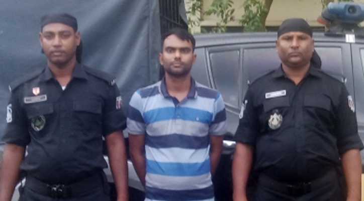 কুষ্টিয়ায় র‌্যাবের অভিযানে হত্যা মামলার পলাতক আসামী গ্রেফতার