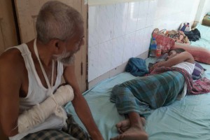 কুমারখালীতে তুচ্ছ ঘটনাকে কেন্দ্র করে প্রতিপক্ষের হামলায় আহত-২