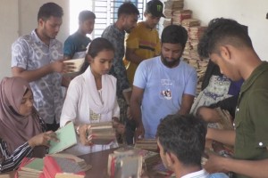 ছাত্রসমাজের সংস্কারের ছোঁয়া লেগেছে কুমারখালী পাবলিক লাইব্রেরীতে