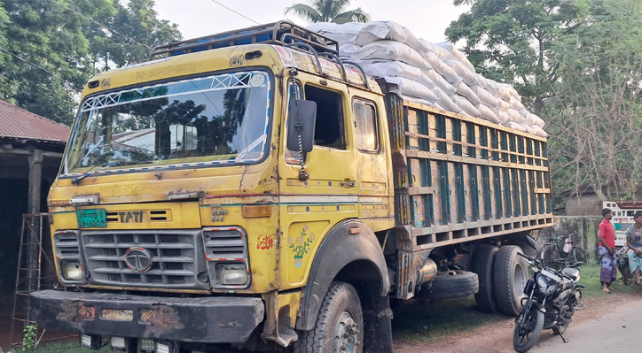 মিরপুরে আওয়ামীলীগ নেতার ৪৪০ বস্তা অবৈধ সার জব্দ
