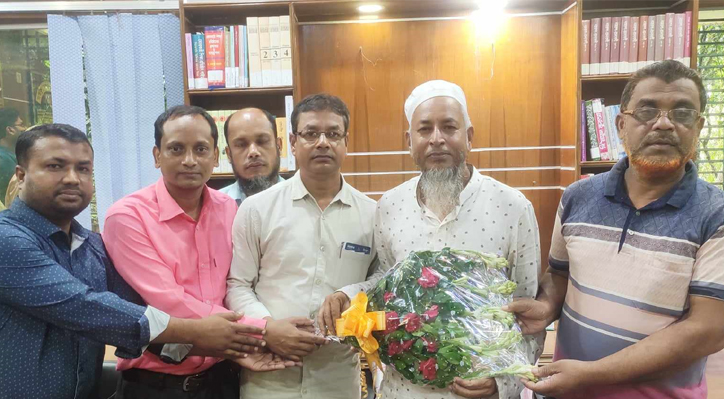 দৌলতপুর কলেজে ভারপ্রাপ্ত অধ্যক্ষের দায়িত্ব পেলেন সিনিয়র শিক্ষক আমিরুল ইসলাম 
