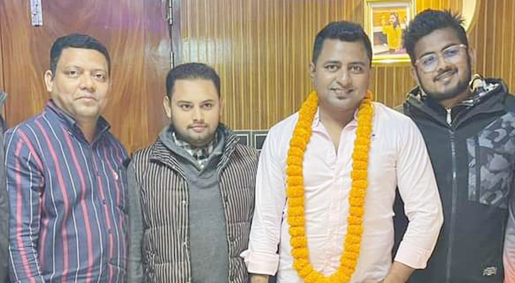 অমি-রনির ছত্রছায়ায় সজীব থেকে এসকে সজীব