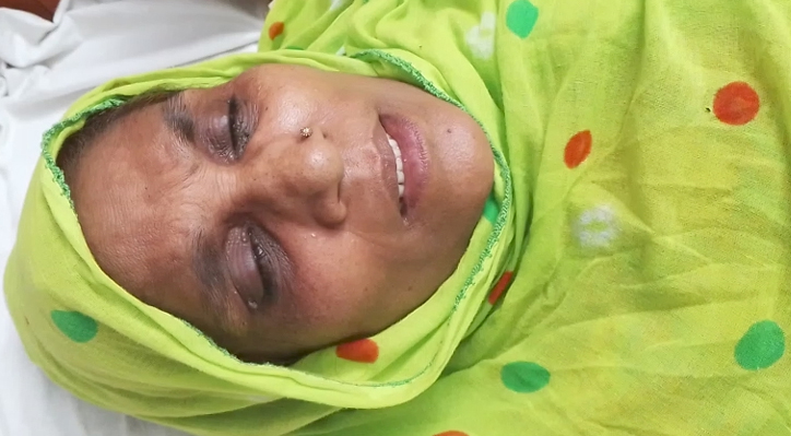 মিরপুরে চাচীকে বেধড়ক পেটালো ভাতিজা