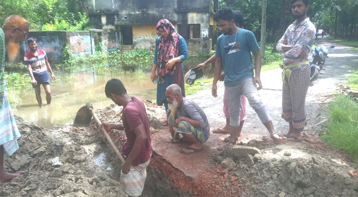খোকসা পৌরসভায় জলাবদ্ধতা নিরসনে বিভিন্ন স্থান পরিদর্শন পৌর প্রশাসকের