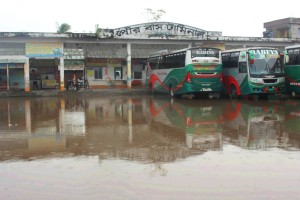 সামান্য বৃষ্টি হলেই কুমারখালী পৌর বাস টার্মিনালে জলাবদ্ধতা