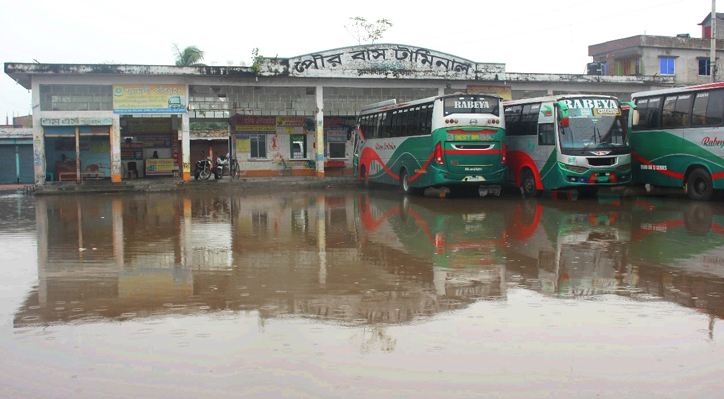 সামান্য বৃষ্টি হলেই কুমারখালী পৌর বাস টার্মিনালে জলাবদ্ধতা