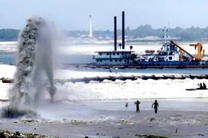 কুষ্টিয়ার গড়াই নদী খননে অনিয়মের অভিযোগ-প্রাণ পাচ্ছে না গড়াই