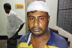 কুমারখালীতে ঝালমুড়ি দিতে দেরি হওয়ায় বিক্রেতাকে পিটিয়ে আহত