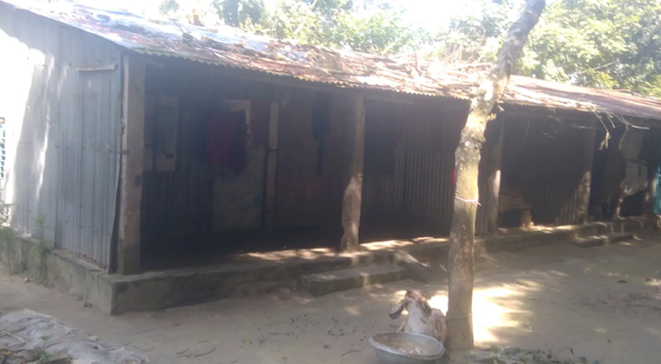 কুমারখালীতে ভূমিহীন আশ্রয়ন প্রকল্পে সভাপতি অপসারণের দাবিতে স্মারকলিপি প্রদান 
