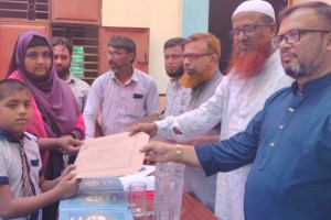 দৌলতপুরে শিক্ষার্থীদের মাঝে সনদ ও কোরআন শরীফ বিতরণ