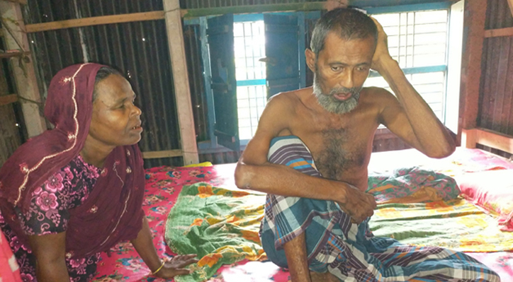 কুমারখালীতে বৃদ্ধ ভ্যানচালক শাহাতাবের বাঁচার আকুতি-দরকার ২ লাখ টাকা