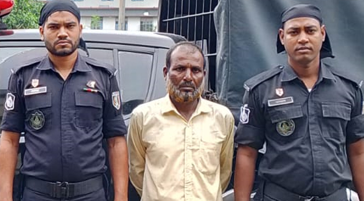 কুষ্টিয়ায় র‌্যাবের অভিযানে স্কুল ছাত্র বলাৎকারের অভিযোগে শিক্ষক গ্রেফতার