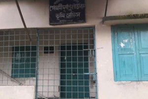 কুষ্টিয়ায় ভূমি অফিস সহায়ককে তুলে নেওয়ার অভিযোগ সাবেক চেয়ারম্যানের বিরুদ্ধে 