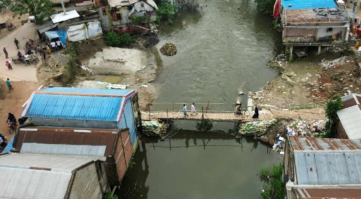 কুষ্টিয়ার আইলচারা ব্রিজ নির্মাণের কাজ ছয় মাস বন্ধ থাকায় লাখো মানুষের দুর্ভোগ